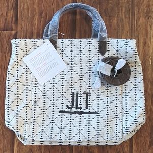 Window Shopper | Thirty-One | 31